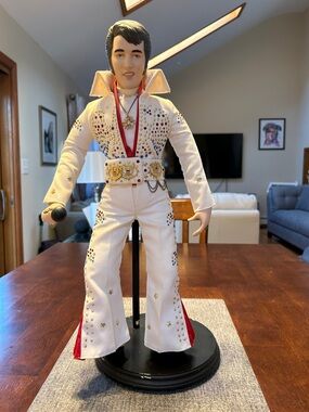 Danbury Mint ELVIS PRESELY Porcelain Doll “Aloha from Hawaii” w/COA Stand Mic -